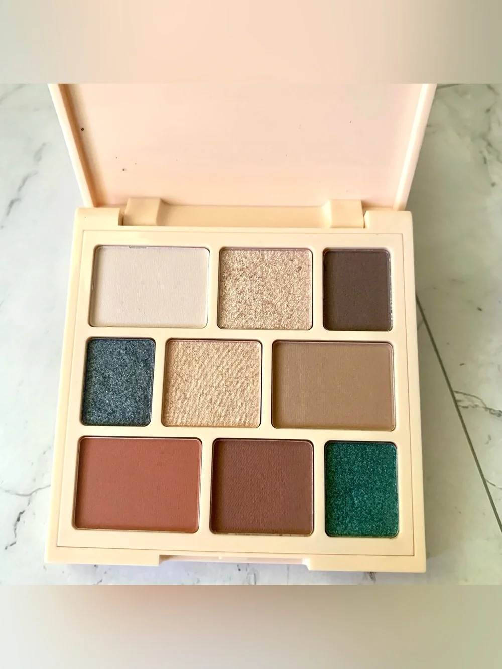 CINTA LONDON  Eyeshadow Palette in Living The Eye Life 6.5 g full size